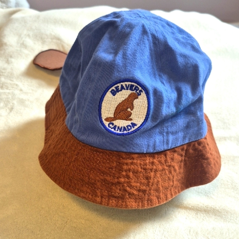 AUTHENTIC original BEAVERS CANADA hat + Tail